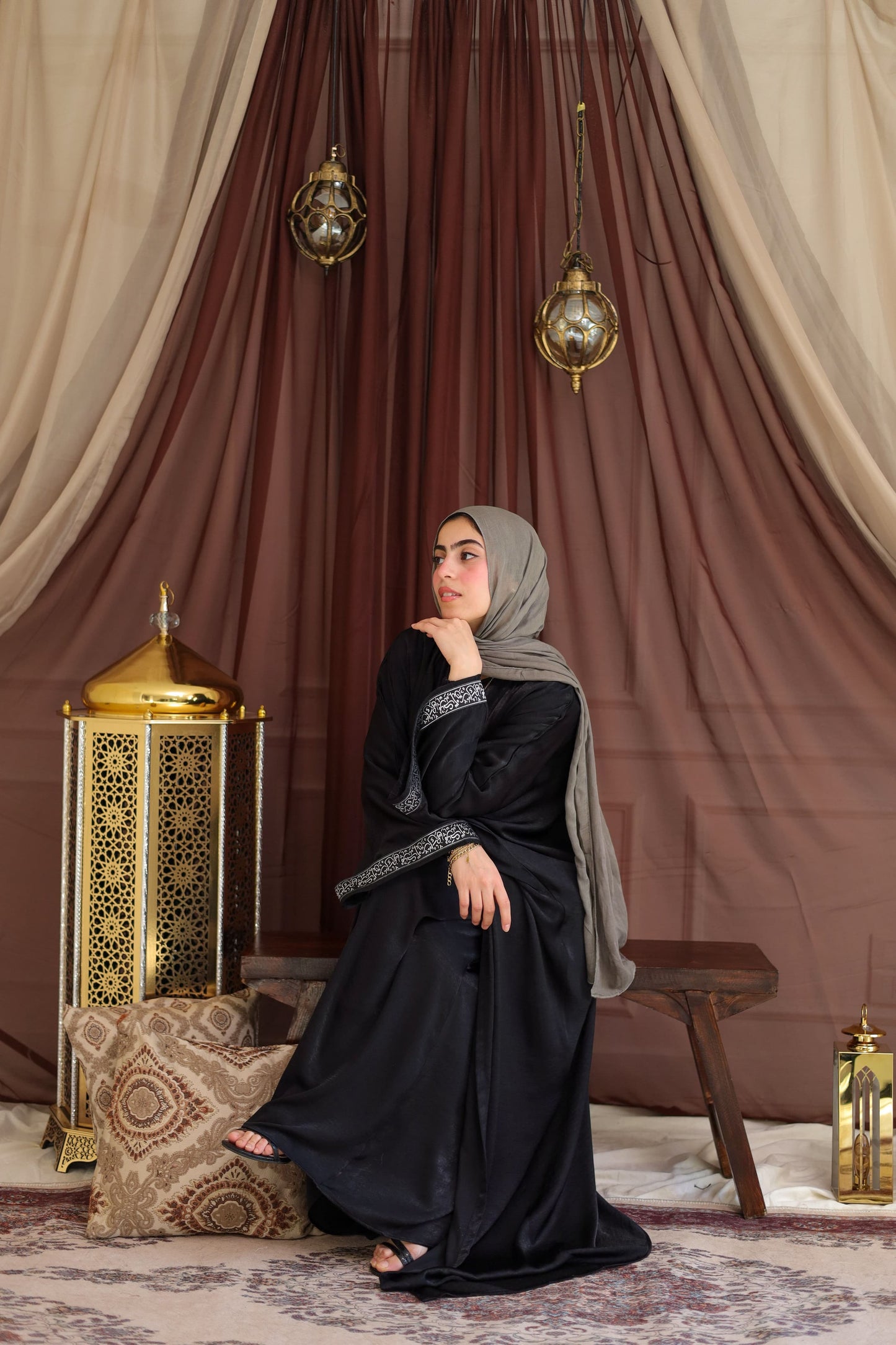 Glowy Abaya