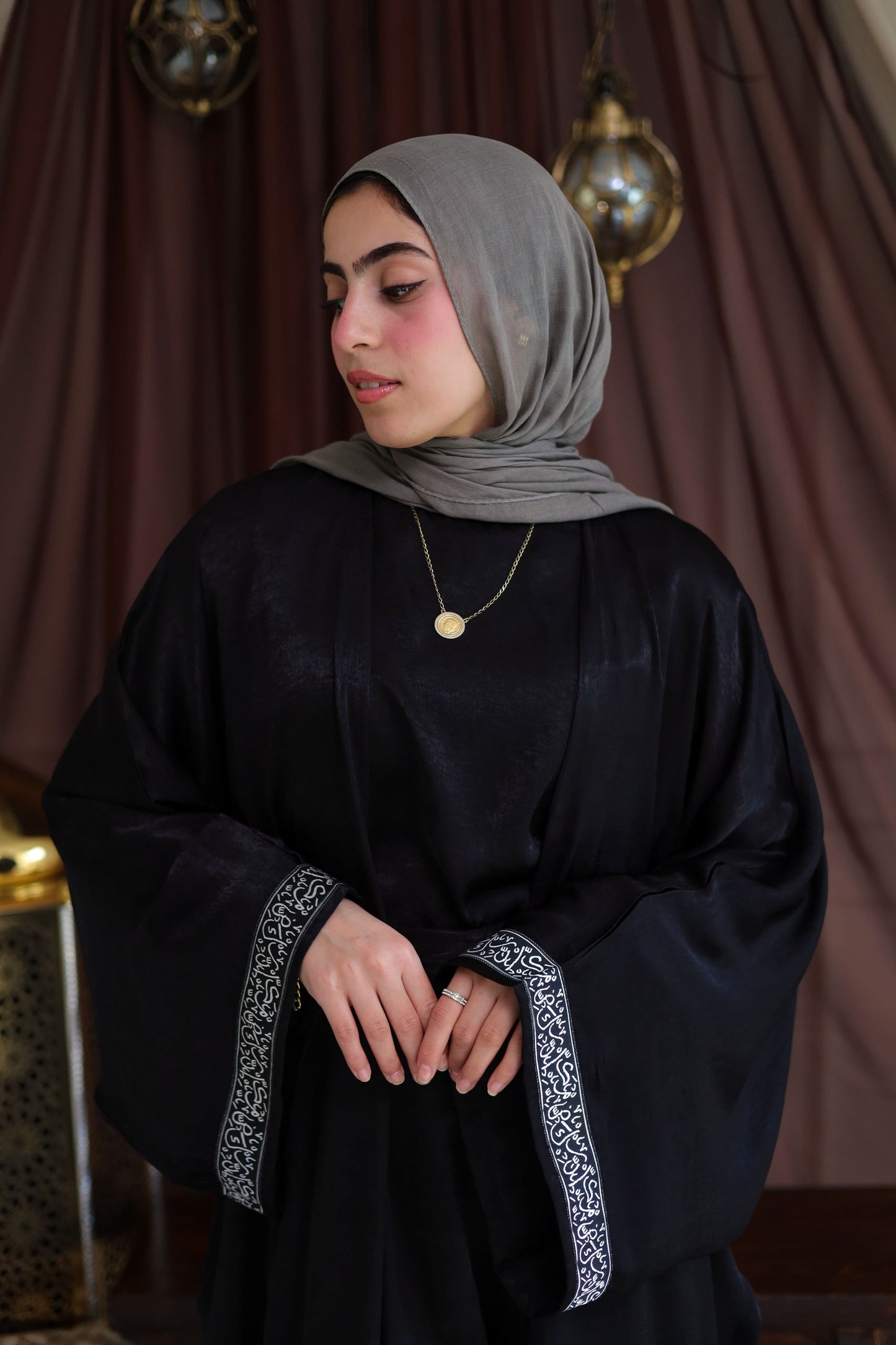 Glowy Abaya